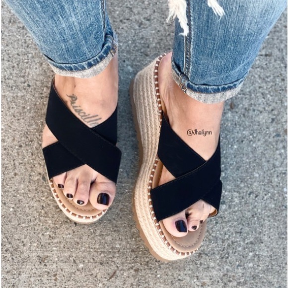 Black cross straps espadrille platform sandal - Picture 3 of 6